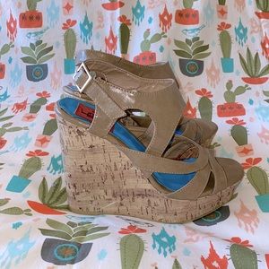 Fahrenheit Tan Wedge Platform 5” Sandal Size 7